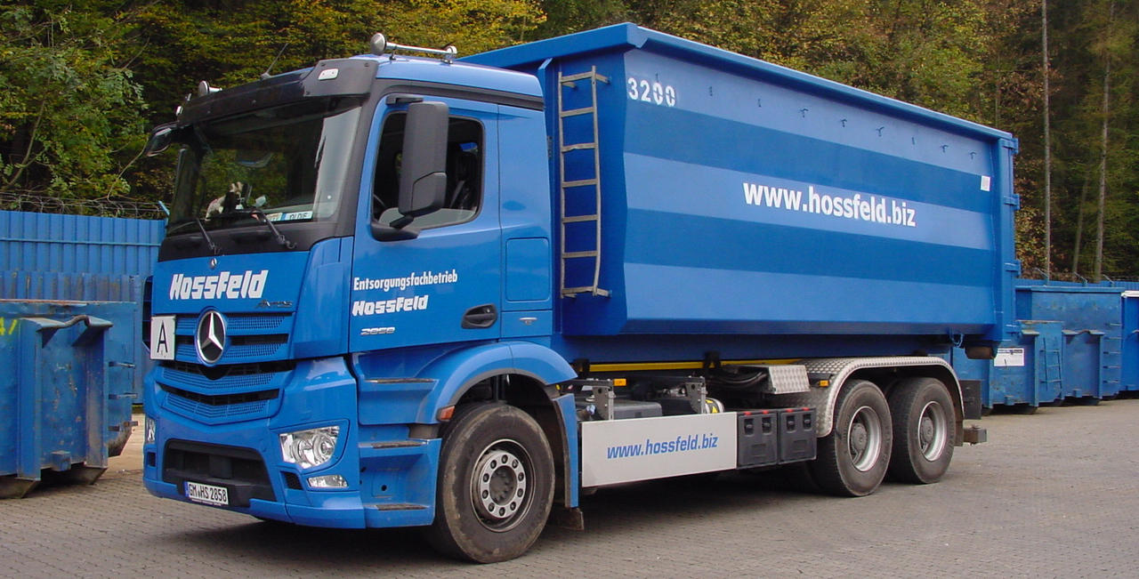 LKW der Hossfeld GmbH in Engelskirchen | Entsorgung und Recycling